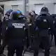 Die Polizei war mit einem Großaufgebot im Einsatz.  - Bild: Laurent Cipriani/AP/dpa