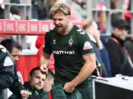Niclas Füllkrug sieht die Debatte um ein mögliches DFB-Comeback locker. - Foto: Florian Wiegand/dpa