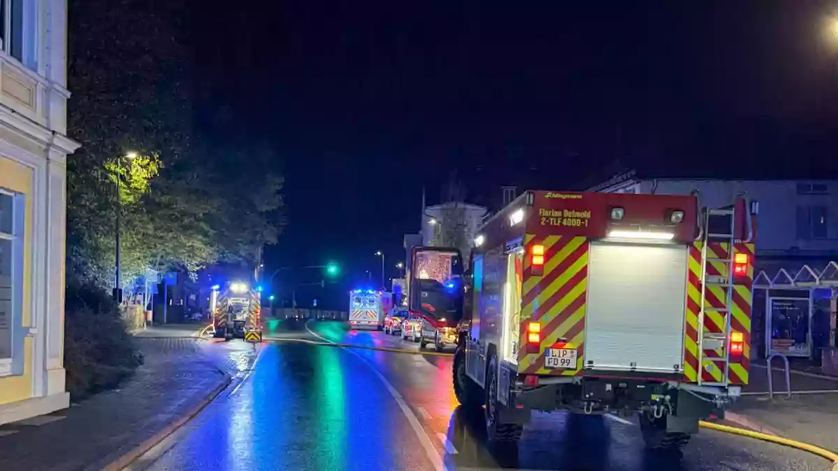 FW-DT: Zimmerbrand in Mehrparteienhaus - eine Person schwer verletzt - Bild: presseportal.de