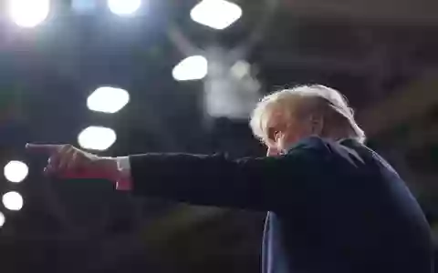 Laut Audi entsteht das erste Werk in den USA. Die AnkĂŒndigung dafĂŒr kam wĂ€hrend einer Wahlkampfveranstaltung von US-PrĂ€sident Trump. - Foto: Mark Schiefelbein/AP/dpa