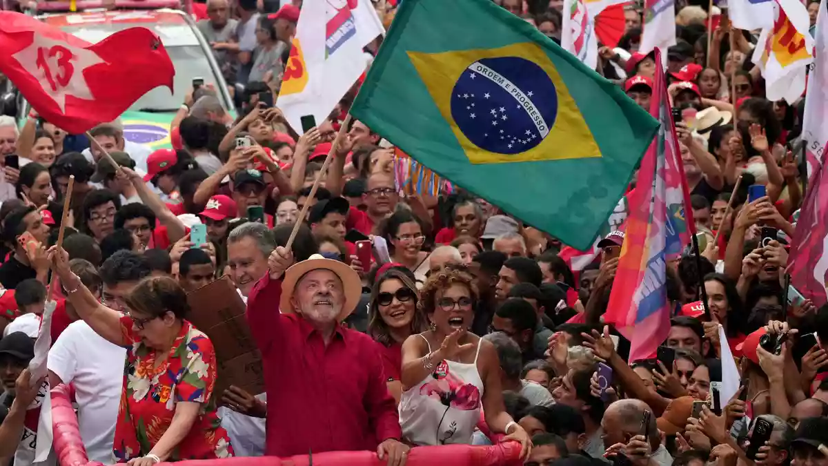 Lula mobilisiert seine Anhänger. (Archivbild) - Bild: Silvia Izquierdo/AP/dpa