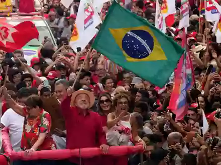 Lula mobilisiert seine Anhänger. (Archivbild) - Foto: Silvia Izquierdo/AP/dpa