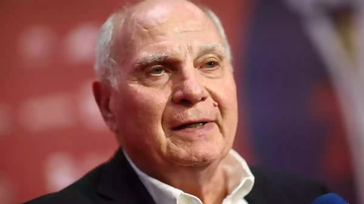 Uli Hoeneß macht sich Sorgen um Bayern-Trainer Vincent Kompany. (Archivbild) - Bild: Christian Charisius/dpa