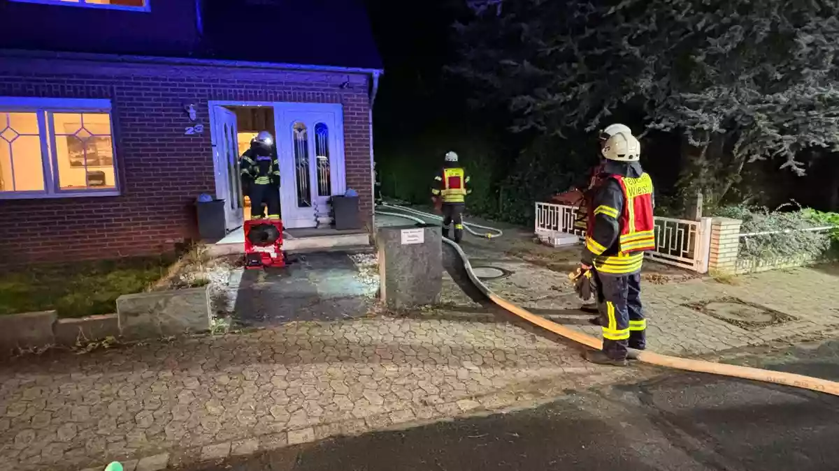 FW-ROW: Küchenbrand in Zeven: Feuerwehr kann schlimmeres verhindern - Bild: presseportal.de