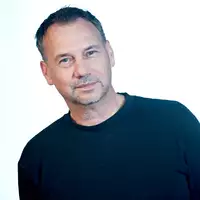 Autor Sebastian Fitzek hat seinen neuen Thriller «Der Nachtzug» herausgebracht. (Archivbild) - Foto: Britta Pedersen/dpa