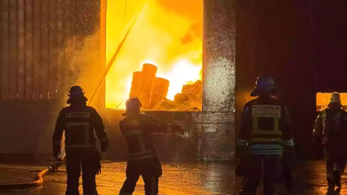 FW-GLA: Feuer in Gladbeck: Metallbrand in Industriebetrieb - Bild: presseportal.de
