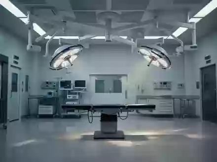 Ein steriler und modern ausgestatteter Operationssaal in einem Krankenhaus mit professioneller Beleuchtung. - Foto: über boerse-global.de
