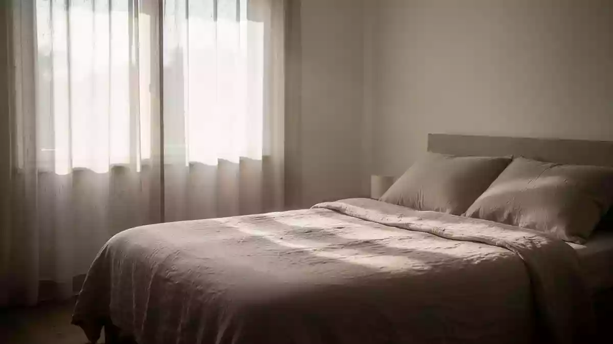 Besser schlafen: Morgenlicht, feste Zeiten und weniger nächtlicher Lärm