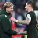 Niclas Füllkrug (l) sieht die Debatte um ein mögliches DFB-Comeback entspannt. - Bild: Florian Wiegand/dpa
