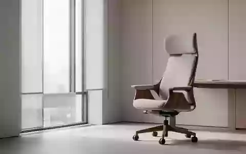 Ein leerer, ergonomischer Bürostuhl in einem hellen, minimalistischen Arbeitszimmer bei Tageslicht. - Foto: über boerse-global.de