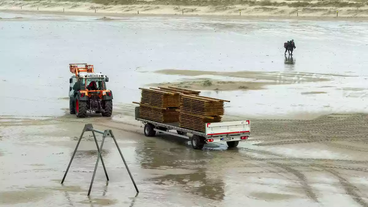 Eine Sturmflut wird an der Nordseeküste erwartet. - Bild: Bodo Marks/dpa