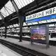 Am Freitag war auch der Hauptbahnhof von Karlsruhe vom Wetter betroffen.  - Bild: Uli Deck/dpa