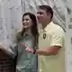 Präsidentschaftskandidat Flávio Bolsonaro und seine Frau geben ihre Stimmen ab. - Bild: Silvia Izquierdo/AP/dpa