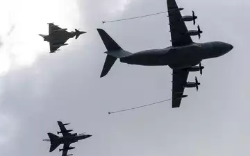 Zwei Flugzeuge vom Typ A400M sollen zur Betankung von Kampfjets bei der Übung eingesetzt werden. - Foto: Stefan Sauer/dpa