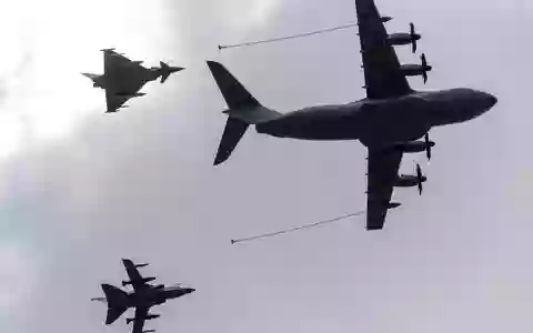 Zwei Flugzeuge vom Typ A400M sollen zur Betankung von Kampfjets bei der Übung eingesetzt werden. - Foto: Stefan Sauer/dpa