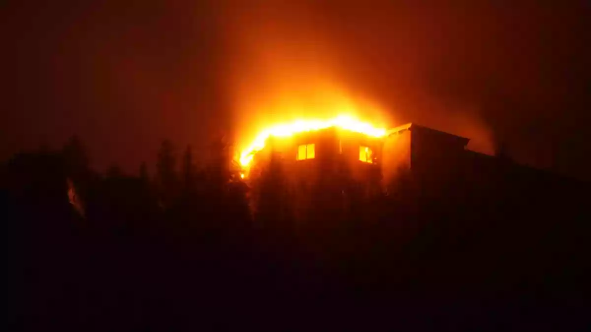 Das Kehlsteinhaus am Obersalzberg bei Berchtesgaden ist bei einem Brand völlig zerstört worden.  - Bild: --/Kilian Pfeiffer/dpa