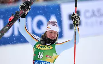 Dritte beim Saisonauftakt in Sölden: Emma Aicher. - Foto: Marco Trovati/AP/dpa