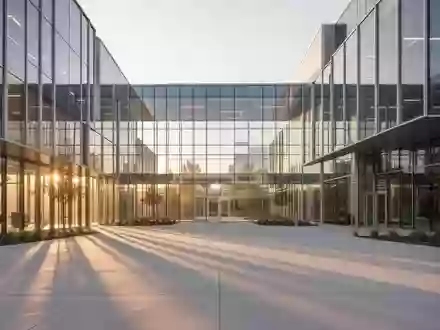 Modernes Firmengebäude auf einem Campus in Mountain View bei Sonnenuntergang. - Foto: über boerse-global.de