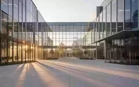 Modernes Firmengebäude auf einem Campus in Mountain View bei Sonnenuntergang. - Foto: über boerse-global.de