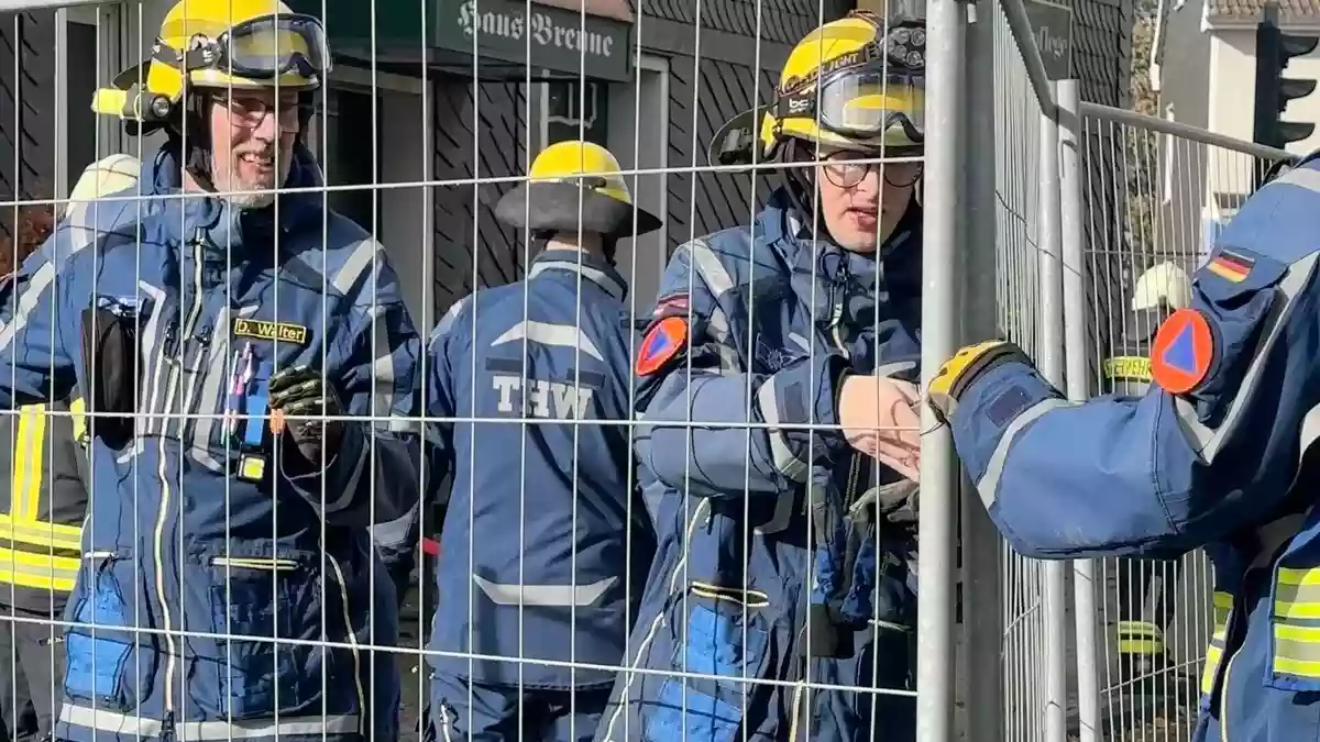 FW-EN: Fachwerk beschädigt / Wohn- und Geschäftshaus an der Mittelstraße nicht mehr bewohnbar - Bild: presseportal.de
