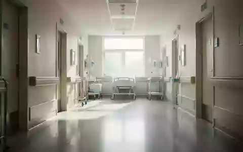 Ein heller, minimalistischer Krankenhausflur mit natürlichem Lichteinfall, der eine ruhige und professionelle Atmosphäre vermittelt. - Foto: über boerse-global.de