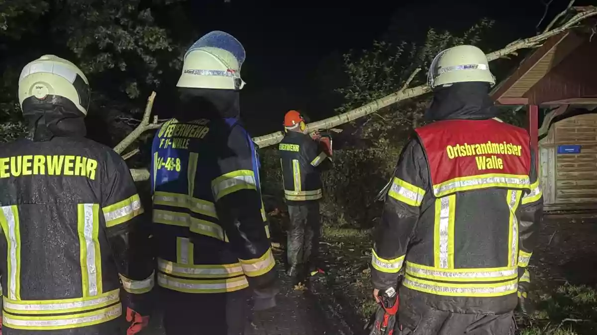 FW-AUR: Stadtfeuerwehren beseitigen diverse Unwetterschäden - Bild: presseportal.de
