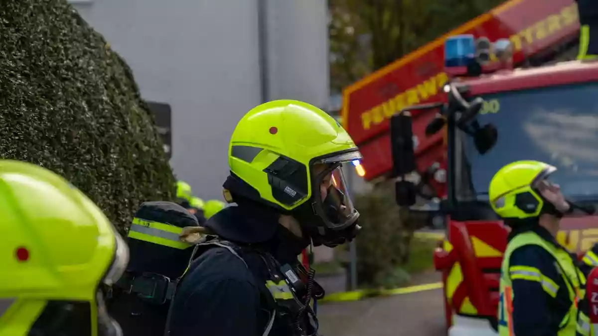 Feuerwehr MTK: Brennende Matratze sorgt für starke Verrauchung in Hattersheim - Bild: presseportal.de