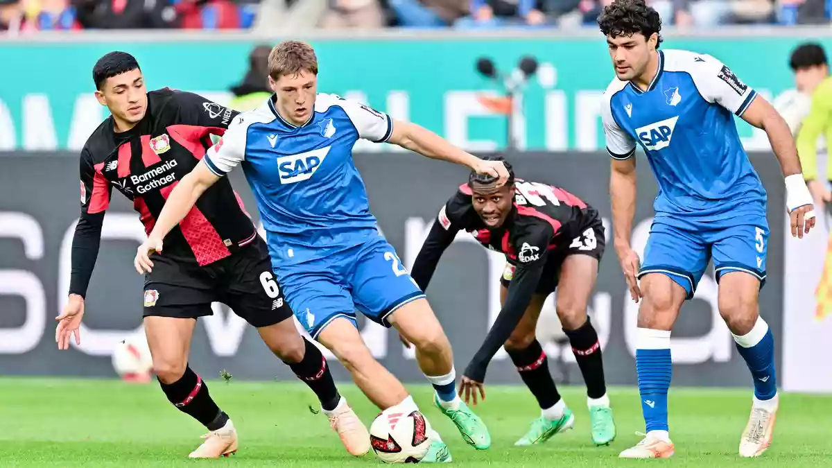 Hoffenheims Alexander Prass wurde am Ball unter Druck gesetzt. - Bild: Uwe Anspach/dpa