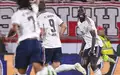 Hat gut lachen: Bayern-Verteidiger Dayot Upamecano feiert sein Tor zum 1:0. - Foto: Harry Langer/dpa