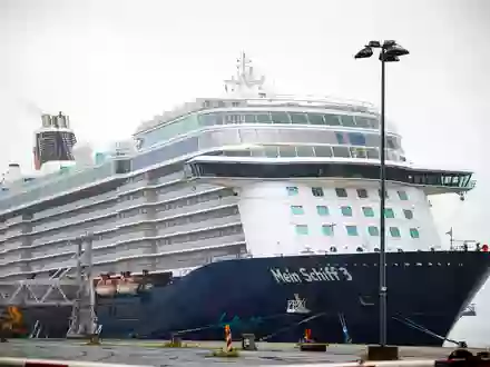 Das Kreuzfahrtschiff «Mein Schiff 3». (Archivbild)  - Foto: Sina Schuldt/dpa