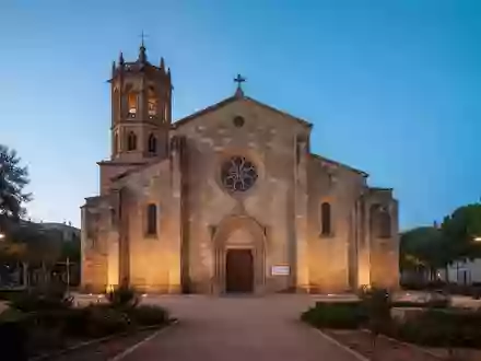 Die historische Kapelle Torre Girona in Barcelona, in der sich der Supercomputer Mare Nostrum 5 befindet, bei Dämmerung. - Foto: über boerse-global.de