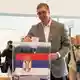 Langzeitherrscher Aleksandar Vucic muss um den Erhalt der Macht bangen.  - Bild: Darko Vojinovic/AP/dpa
