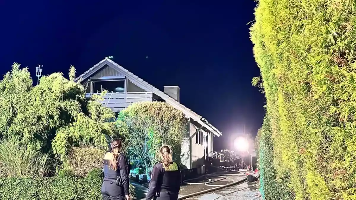 FW-ROW: Zimmerbrand in Sittensen: Mehrere Feuerwehren im Einsatz - Bild: presseportal.de
