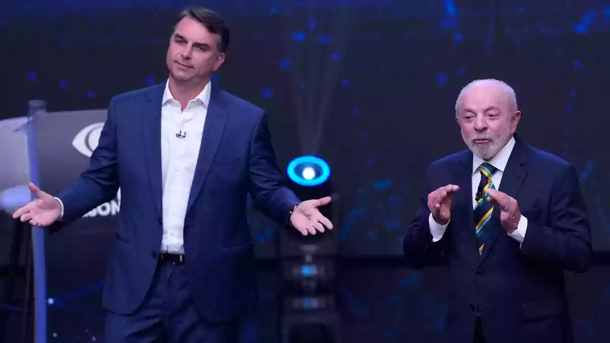 Flávio Bolsonaro und Lula duellierten sich vor der Wahl in einer TV-Debatte. - Bild: Andre Penner/AP/dpa