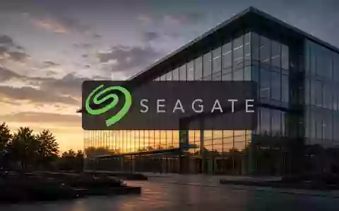 Abstrakte Darstellung eines modernen Bürogebäudes bei Sonnenuntergang als Symbol für den Technologiesektor. - Foto: über boerse-global.de