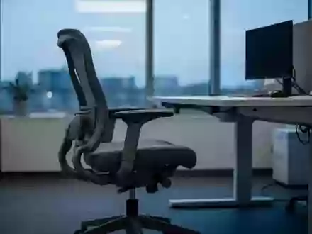 Symbolbild: ergonomischer Bürostuhl am Stehschreibtisch - Foto: über boerse-global.de