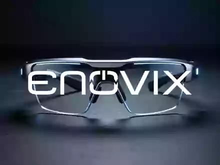 Hochmoderne Augmented-Reality-Brille auf einer minimalistischen, dunklen Oberfläche bei atmosphärischer Beleuchtung. - Foto: über boerse-global.de