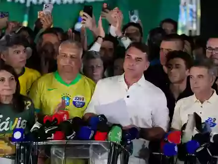 Flávio Bolsonaro will die Präsidentenwahl annullieren lassen. (Archivbild) - Foto: Eraldo Peres/AP/dpa