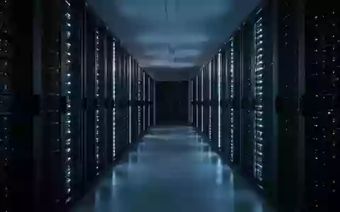 Ein dunkler Serverraum mit langen Reihen von Server-Racks in einem modernen Rechenzentrum. - Foto: über boerse-global.de