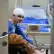 Ahmed al-Chair wurde im Krieg im Gazastreifen verletzt.  - Bild: Michael Brandt/dpa