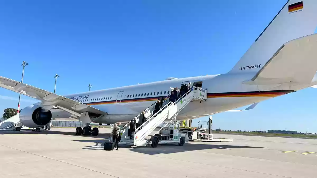 Sowohl Merz als auch Steinmeier werden heute in solche Flugzeuge steigen. (Archivfoto) - Bild: Michael Kappeler/dpa