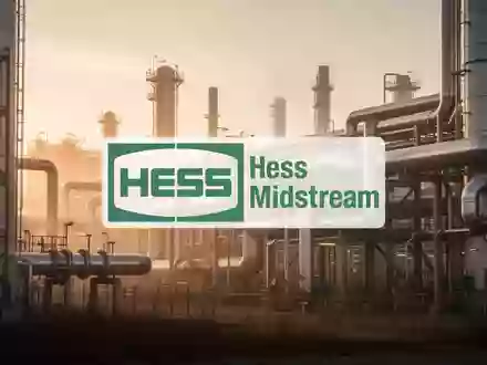 Moderne Energieinfrastruktur mit Pipelines bei Sonnenuntergang als Symbol für den Energiesektor - Foto: über boerse-global.de