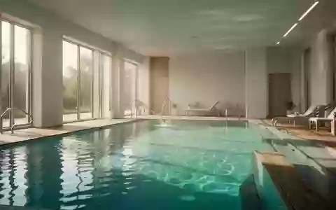 Ein helles, ruhiges Bewegungsbad mit klarem Wasser und minimalistischer Architektur zur physiotherapeutischen Nutzung. - Foto: über boerse-global.de