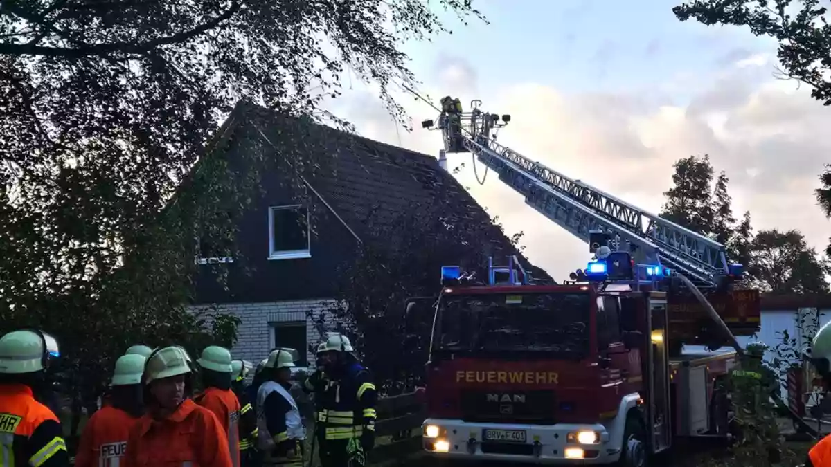 FW-ROW: Wohnhaus in Byhusen in Vollbrand - niemand verletzt - Bild: presseportal.de