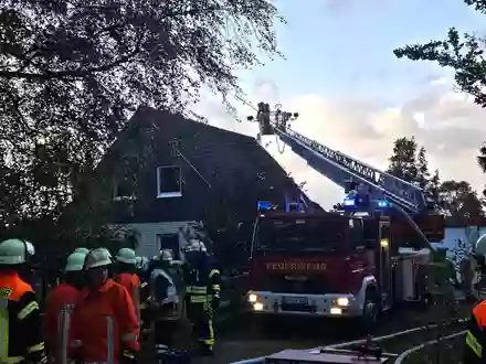 FW-ROW: Wohnhaus in Byhusen in Vollbrand - niemand verletzt - Foto: presseportal.de