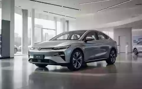 Ein modernes Elektroauto von BYD in einem hellen, minimalistischen Autohaus. - Foto: über boerse-global.de