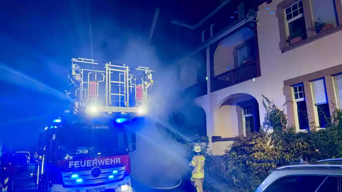 FW Weinheim: Erstinformation der Feuerwehr Weinheim Kellerbrand in Mehrparteienhaus in der Hildastraße - Bild: presseportal.de