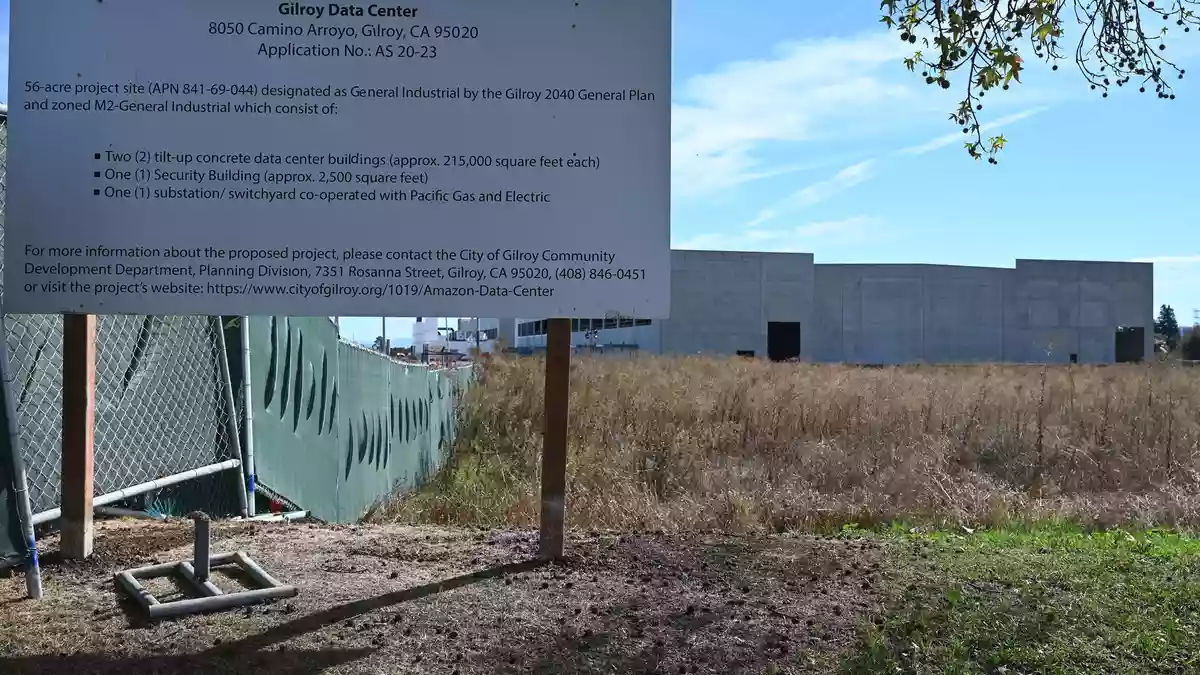 Selbst in der Nachbarschaft des Silicon Valley gibt es im Städtchen Gilroy Widerstand gegen ein Rechenzentrum von Amazon. - Bild: Andrej Sokolow/dpa