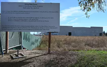 Selbst in der Nachbarschaft des Silicon Valley gibt es im Städtchen Gilroy Widerstand gegen ein Rechenzentrum von Amazon. - Foto: Andrej Sokolow/dpa