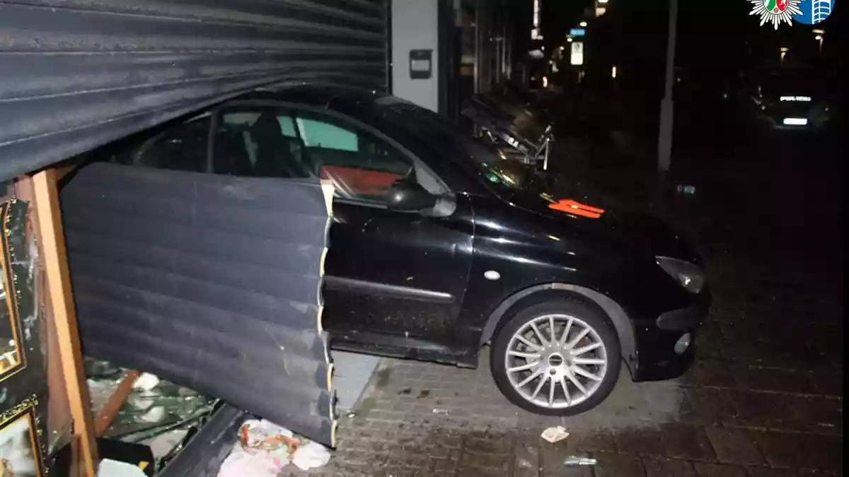 POL-OB: Mit dem Auto ins Geschäft - Blitzeinbruch auf der Marktstraße - Bild: presseportal.de